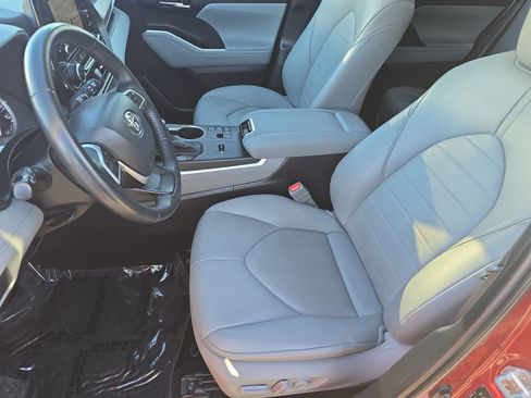 Used 2023 Toyota Highlander XLE image 23