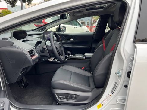 New 2026 Toyota Prius Plug-In Hybrid FWD image 9