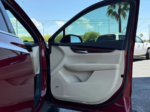 Used 2017 Cadillac XT5 Luxury image 53