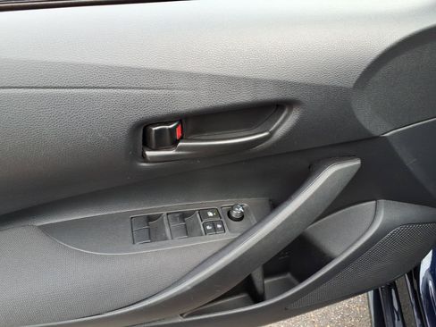 Used 2025 Toyota Corolla LE FWD image 12