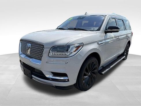 Used 2019 Lincoln Navigator Reserve AWD/4WD image 3