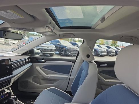 New 2025 Volkswagen Jetta SE image 24