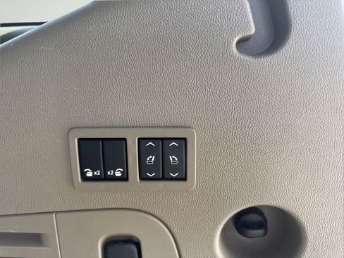 Used 2017 GMC Yukon SLT AWD/4WD image 31