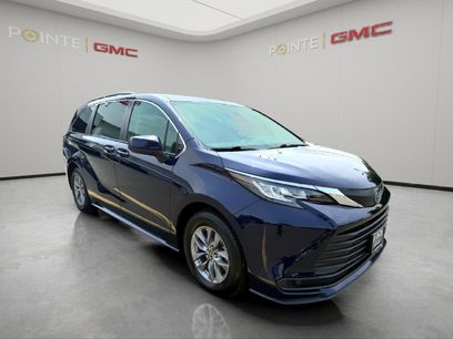 Used 2022 Toyota Sienna LE