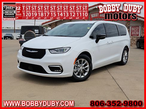 Used 2026 Chrysler Pacifica Limited FWD image 1