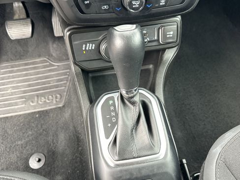 Used 2023 Jeep Renegade Latitude image 29