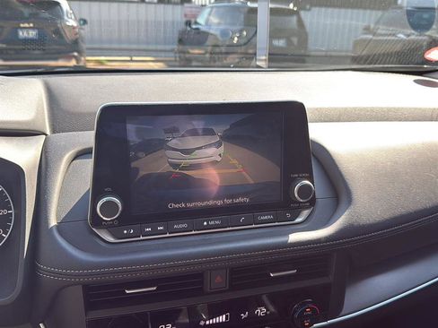 Used 2025 Nissan Rogue SV AWD/4WD image 6