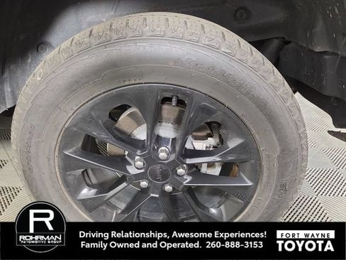 Used 2022 Jeep Wrangler Unlimited Sahara w/ Cold Weather Group AWD/4WD image 12