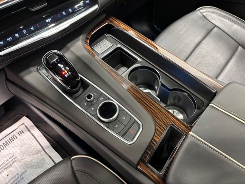 Used 2022 Cadillac Escalade Premium Luxury AWD/4WD image 13