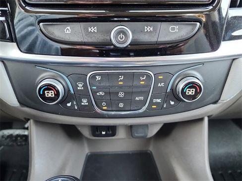 Used 2020 Chevrolet Traverse LT image 26