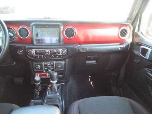 Used 2021 Jeep Gladiator Rubicon AWD/4WD image 17