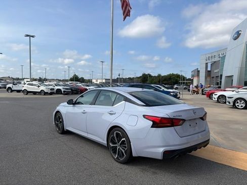 Used 2025 Nissan Altima 2.5 SR w/ SR Premium Package FWD image 3
