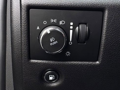 Used 2018 Jeep Grand Cherokee Altitude RWD image 20