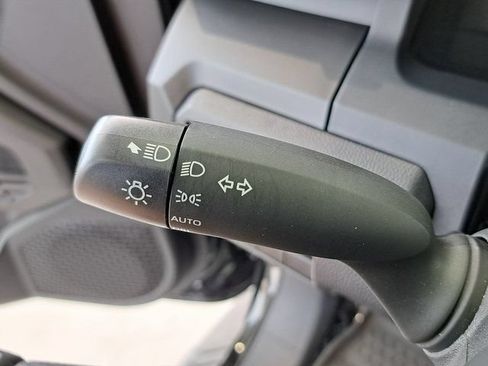 Used 2024 Toyota Tacoma SR RWD image 13
