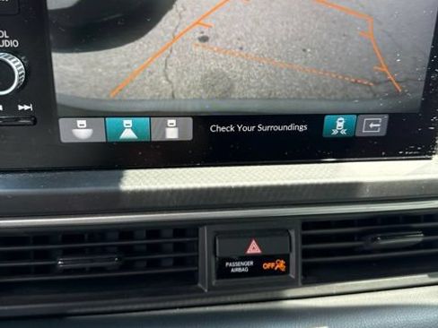 Used 2025 Honda Pilot Touring image 11