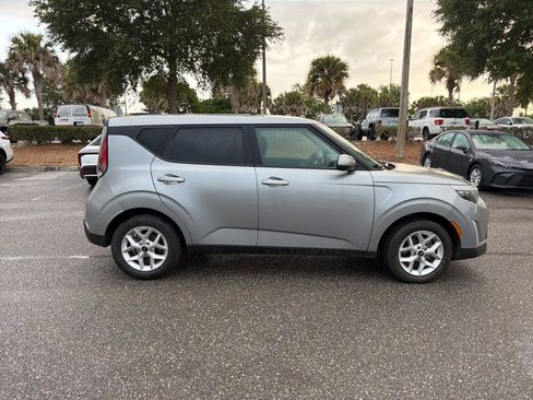 Used 2025 Kia Soul LX w/ LX Technology Package FWD image 6
