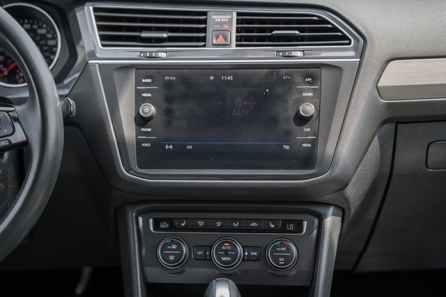 Used 2020 Volkswagen Tiguan SE w/ Panoramic Sunroof Package AWD/4WD image 18