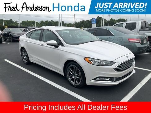 Used 2017 Ford Fusion SE w/ Equipment Group 201A FWD image 1