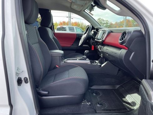 Used 2022 Toyota Tacoma SR5 image 28
