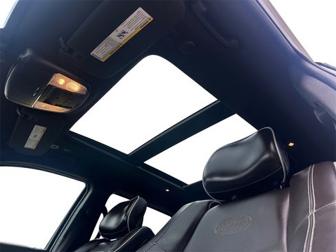 Used 2019 Jeep Grand Cherokee Overland image 12