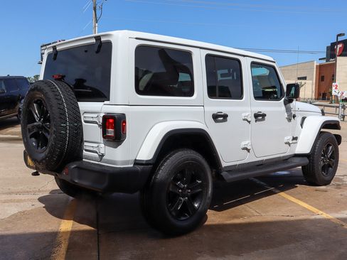 Used 2021 Jeep Wrangler Unlimited Sahara image 5