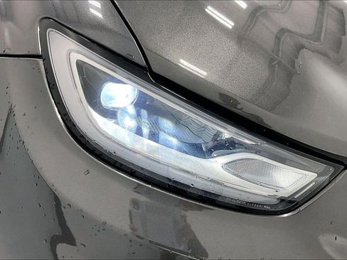 Used 2023 Chrysler Pacifica Touring-L image 37