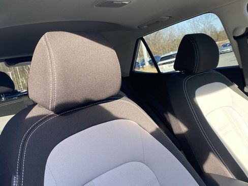 Used 2023 Hyundai Venue SEL image 28