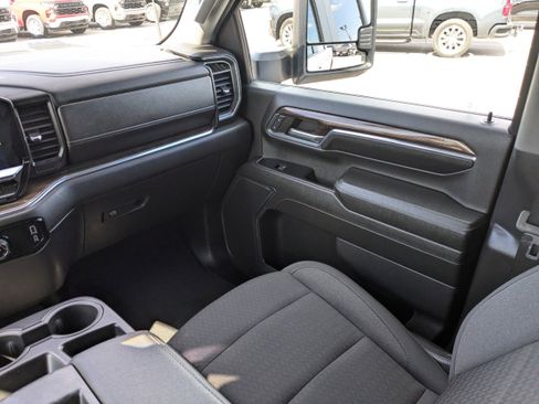 Used 2024 Chevrolet Silverado 2500 LT image 16