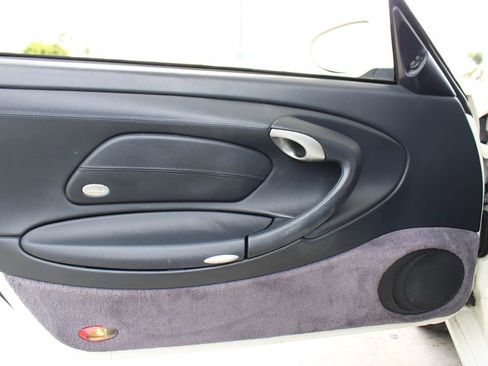 Used 2000 Porsche 911 Cabriolet image 40