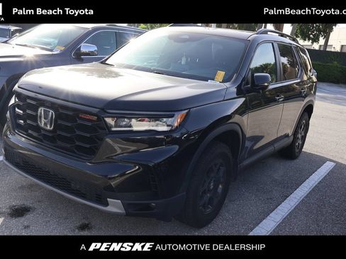 Used 2025 Honda Pilot TrailSport image 1