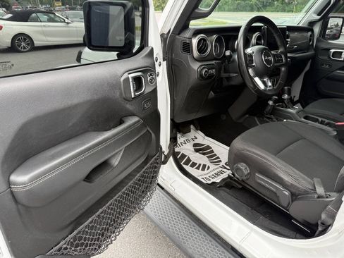 Used 2020 Jeep Wrangler Unlimited Sahara AWD/4WD image 13