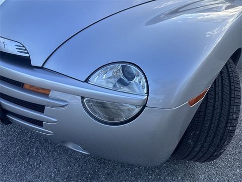 Used 2005 Chevrolet SSR w/ Preferred Equipment Group image 26