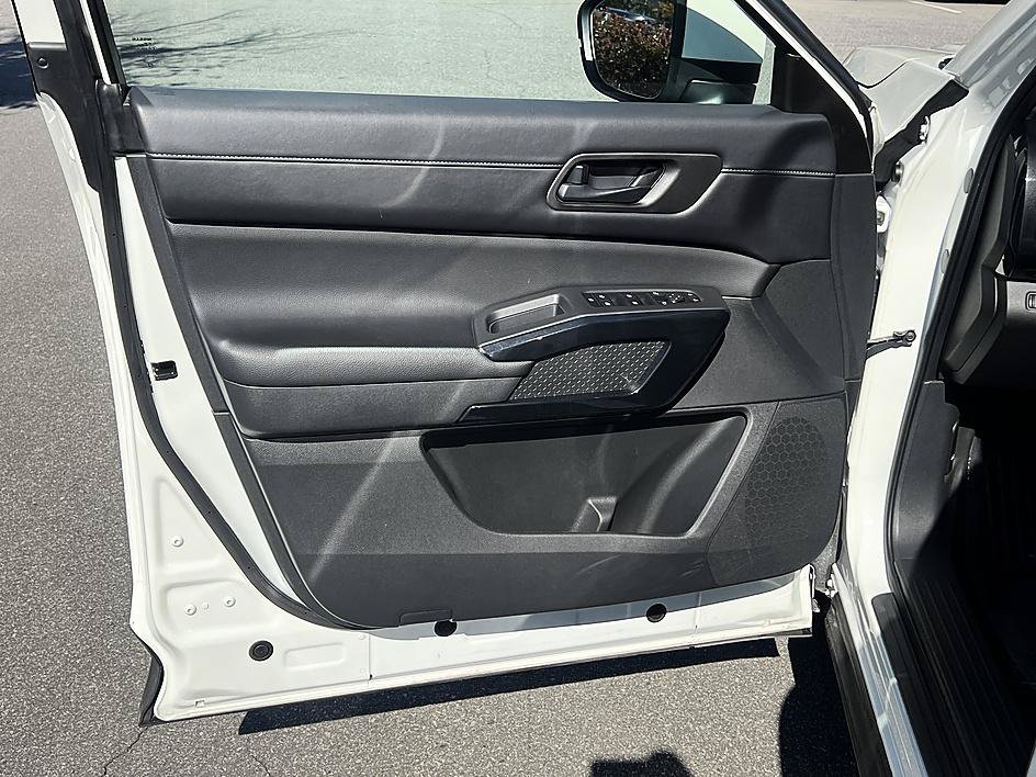 Certified 2024 Nissan Pathfinder SV FWD image 19