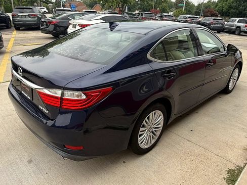 Used 2015 Lexus ES 350 w/ Luxury Package FWD image 3