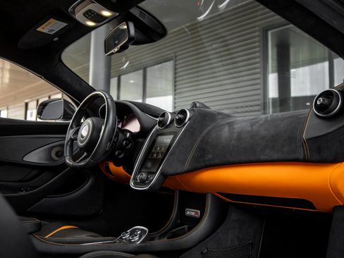 Used 2016 McLaren 570S Coupe RWD image 47