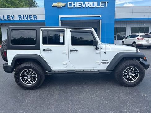 Used 2013 Jeep Wrangler Unlimited Sport AWD/4WD image 3