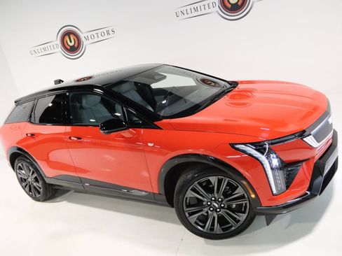 Used 2025 Cadillac Optiq Sport 2 w/ LPO, Floor Liner Package image 10