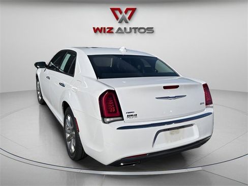 Used 2019 Chrysler 300 Limited image 9