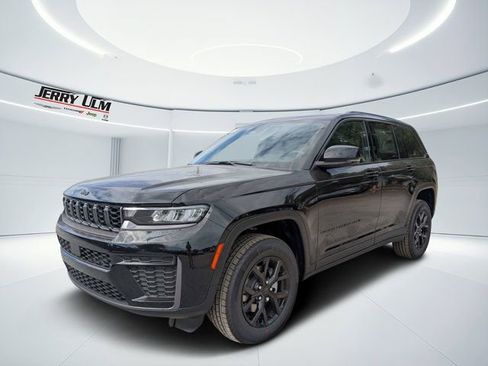 New 2026 Jeep Grand Cherokee Altitude AWD/4WD image 7