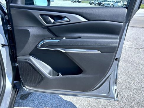 Used 2025 Chevrolet Traverse LT w/ Midnight/Sport Edition AWD/4WD image 15