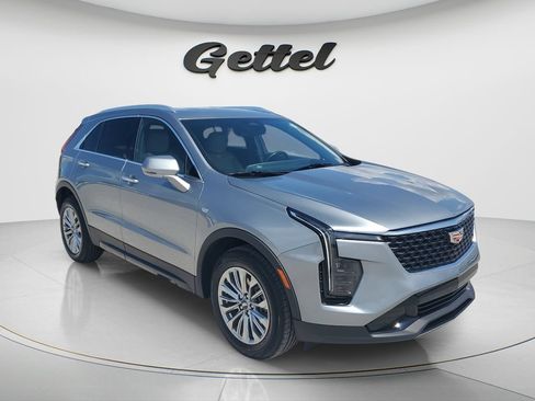 Used 2025 Cadillac XT4 Premium Luxury FWD image 3