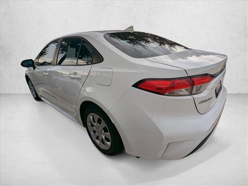 Used 2021 Toyota Corolla LE image 6