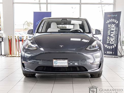 Used 2023 Tesla Model Y Long Range AWD/4WD image 2