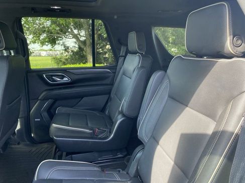 Used 2023 GMC Yukon SLT w/ SLT Premium Package AWD/4WD image 13