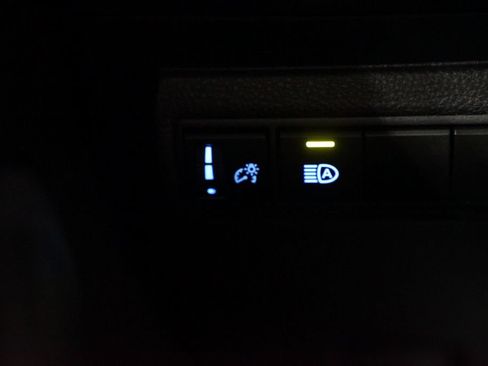 Certified 2022 Toyota Corolla LE FWD image 21