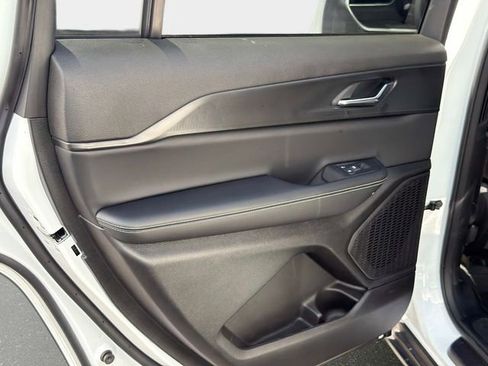 Used 2025 Jeep Grand Cherokee L Altitude image 11