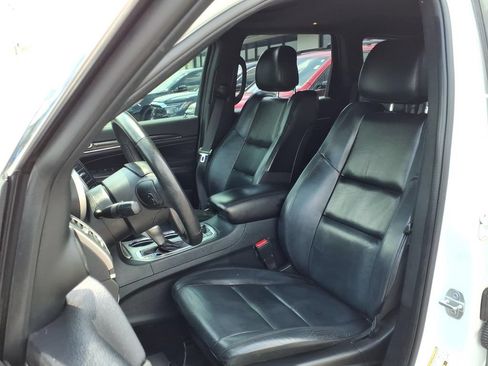 Used 2018 Jeep Grand Cherokee Limited AWD/4WD image 2