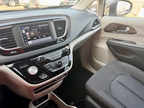 Used 2023 Chrysler Voyager LX FWD image 40