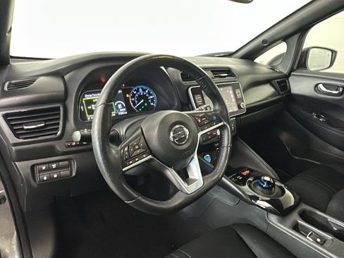 Used 2022 Nissan Leaf SV w/ SV Technology Package FWD image 13