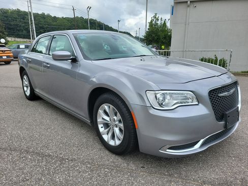 Used 2016 Chrysler 300 Limited RWD image 1